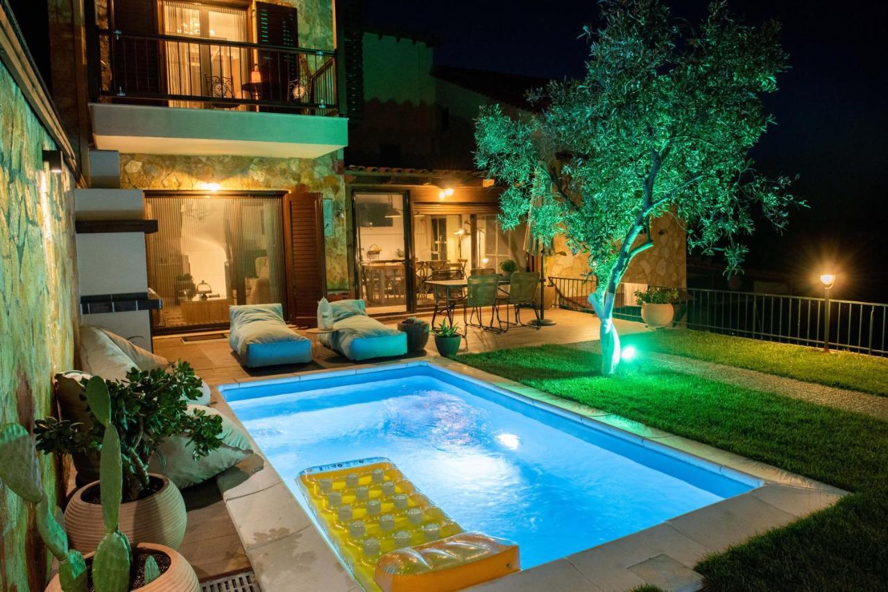 Dandy Villas Nea Roda - Melodic Waves - Private - Pool - Parking - Cellar Ngoại thất bức ảnh