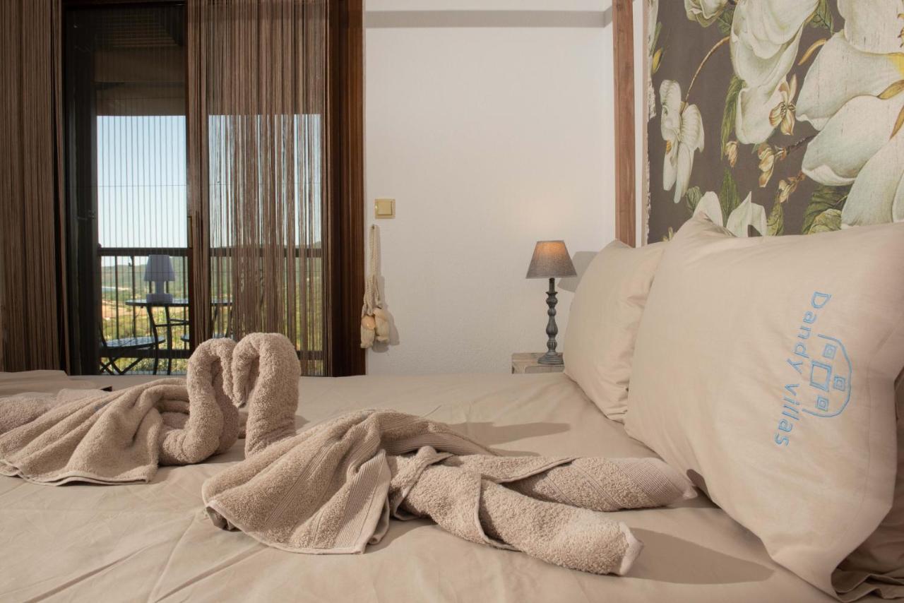 Dandy Villas Nea Roda - Melodic Waves - Private - Pool - Parking - Cellar Ngoại thất bức ảnh